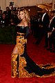 beyonce met ball 2013 red carpet with solange knowles 01