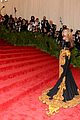 beyonce met ball 2013 red carpet with solange knowles 13