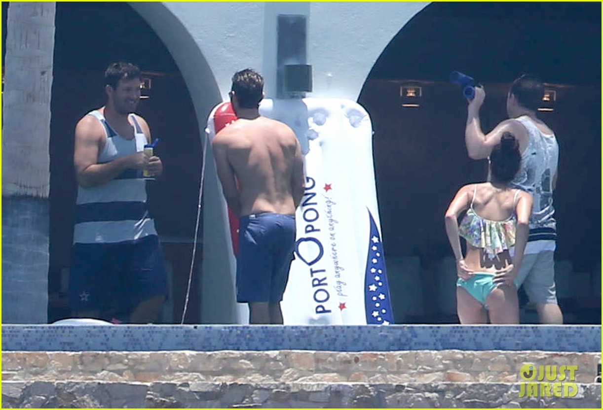 chace crawford shirtless cabo vacation with rachelle goulding 192878797