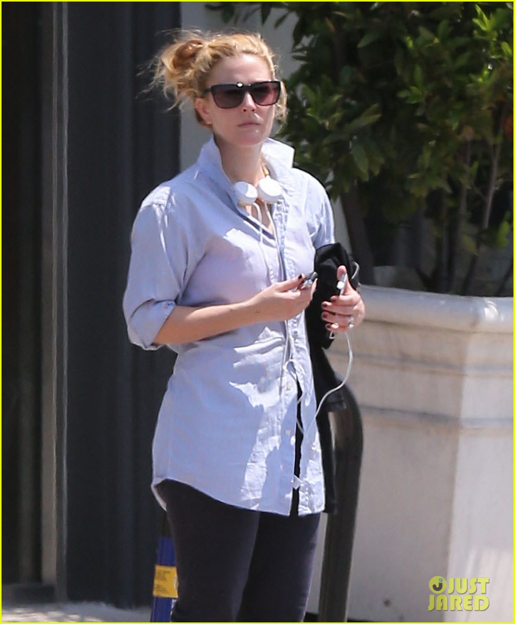 drew barrymore yoga and groceries in weho 102864217