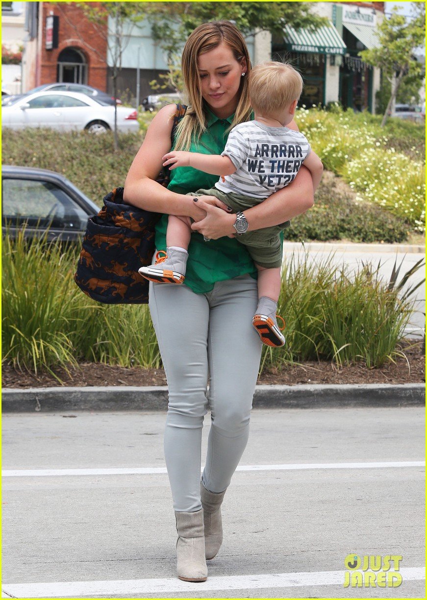 hilary duff feeling green with baby luca 112877284