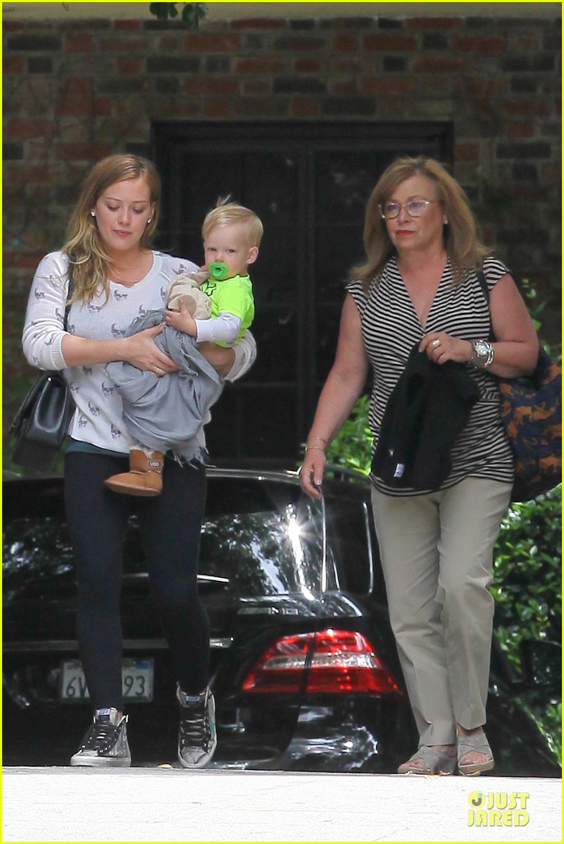 hilary duff luca mommy and me class with mom susan 192872981