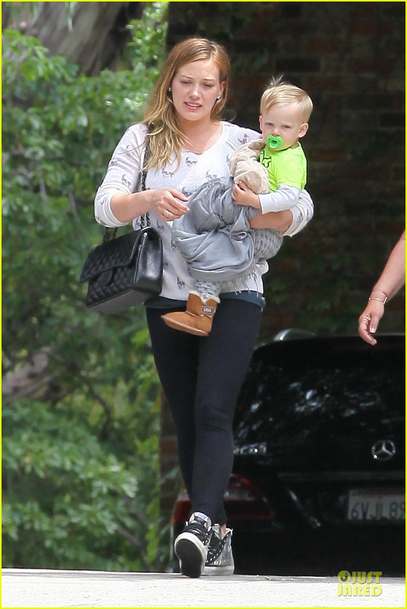 hilary duff luca mommy and me class with mom susan 212872983