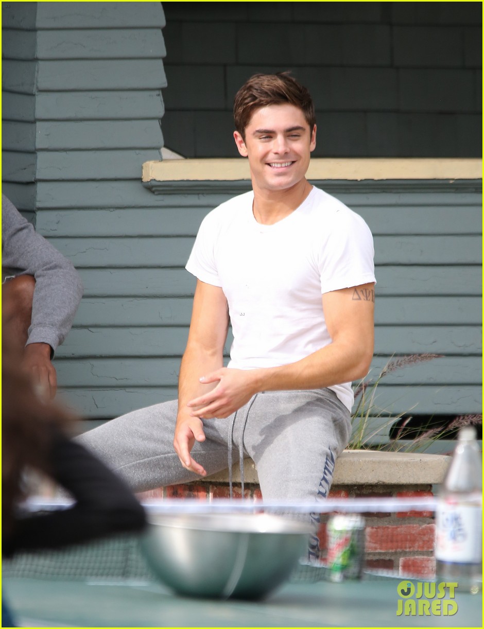 zac efron sweats it out with dave franco on townies set 052867017