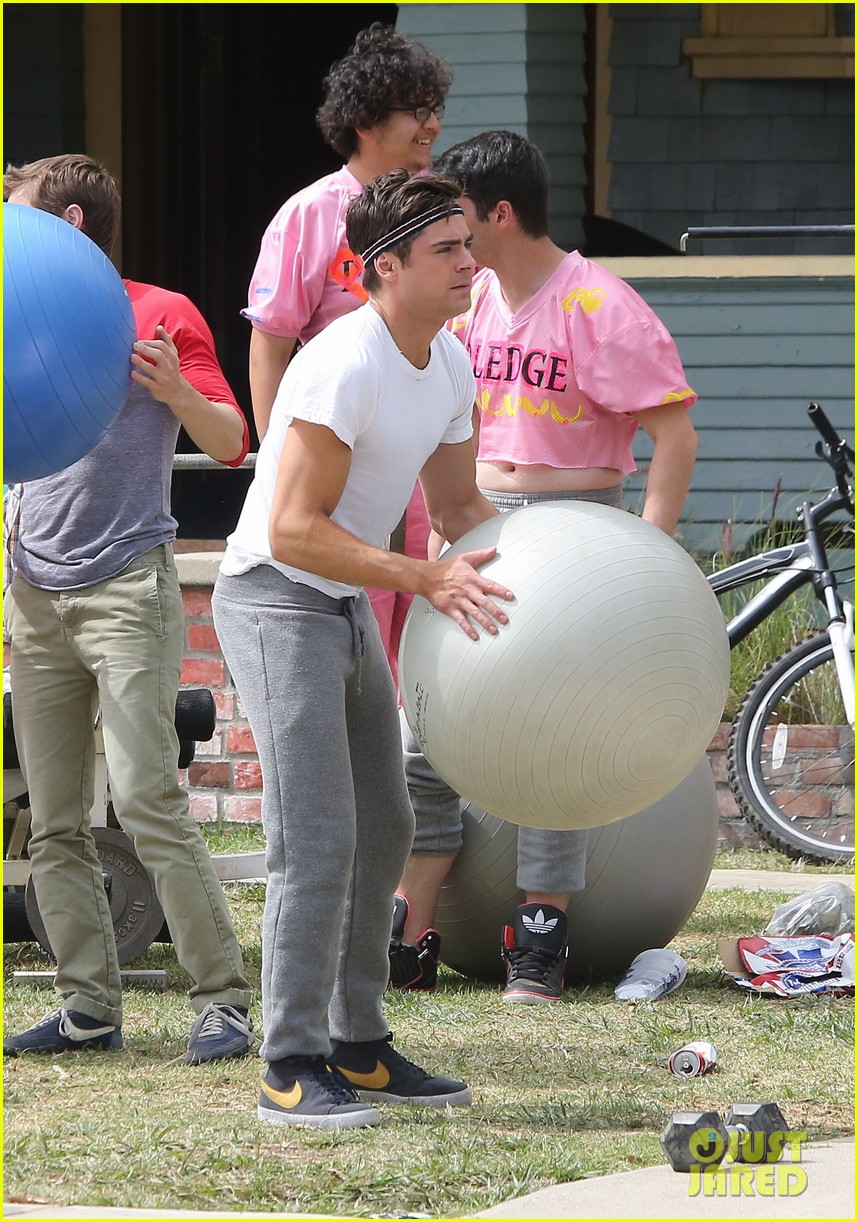 zac efron sweats it out with dave franco on townies set 082867020