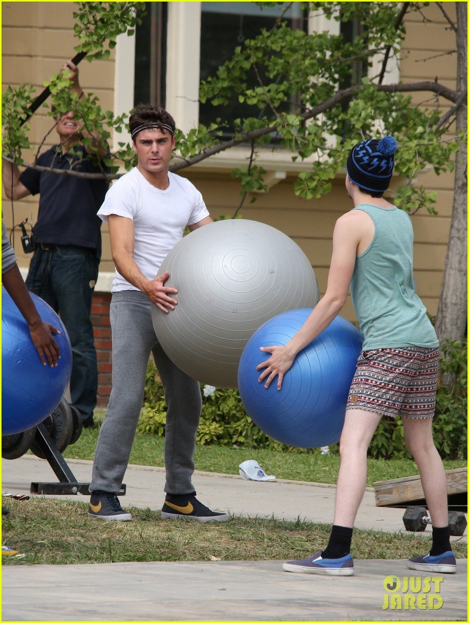 zac efron sweats it out with dave franco on townies set 17