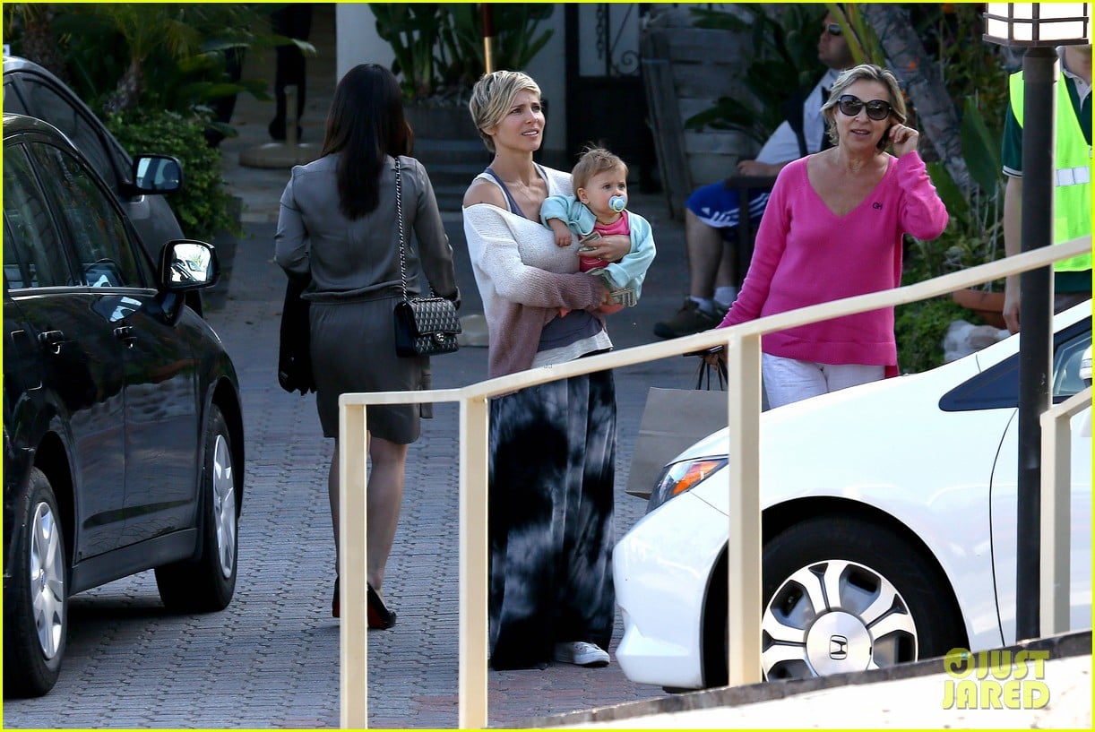 elsa pataky takes india to lunch with her mom 03