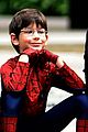 andrew garfield films amazing spider man 2 with mini me 04
