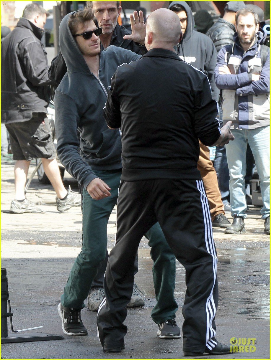 emma stone andrew garfield morning stroll before amazing spiderman 2 filming 052870383
