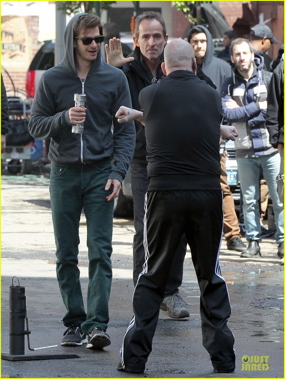 emma stone andrew garfield morning stroll before amazing spiderman 2 filming 10