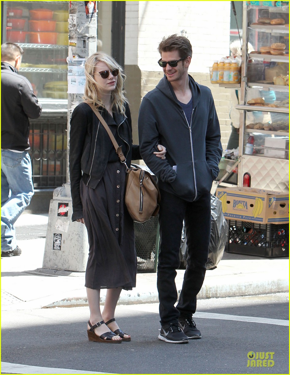emma stone andrew garfield morning stroll before amazing spiderman 2 filming 132870391
