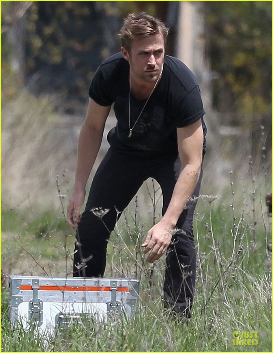 ryan gosling bulging biceps on how to catch a monster set 03