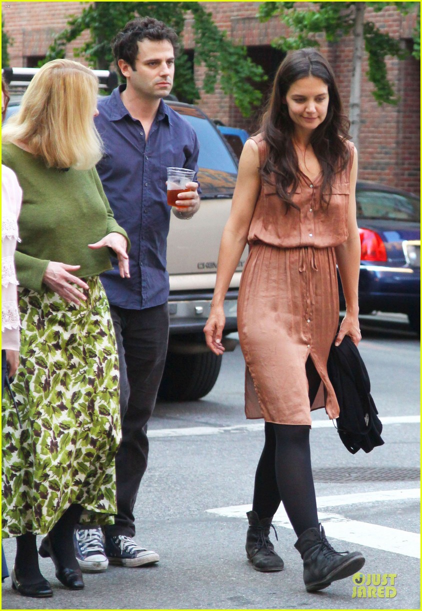 katie holmes luke kirby dinner after mania days filming 09