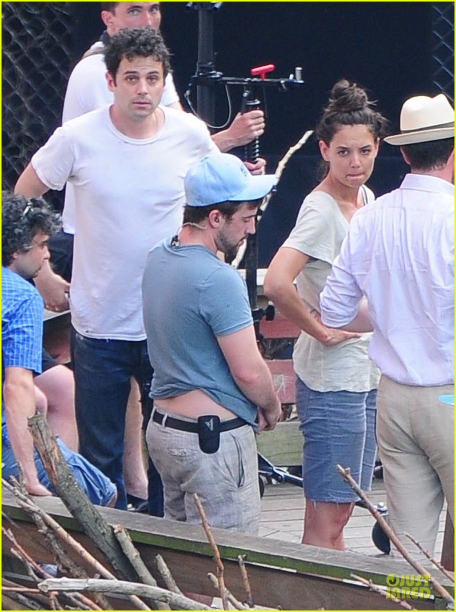 Katie Holmes & Luke Kirby TShirt CoStars on 'Mania Days' Set! Photo