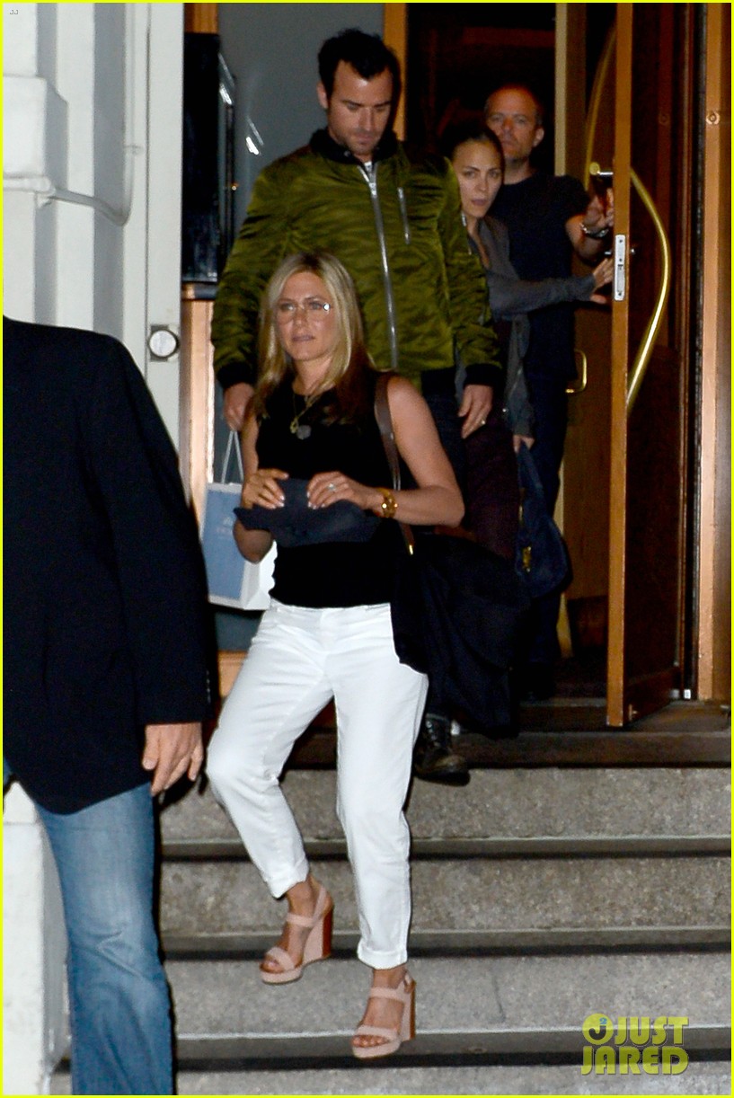 jennifer aniston sports glasses for nobu date night with justin theroux 02