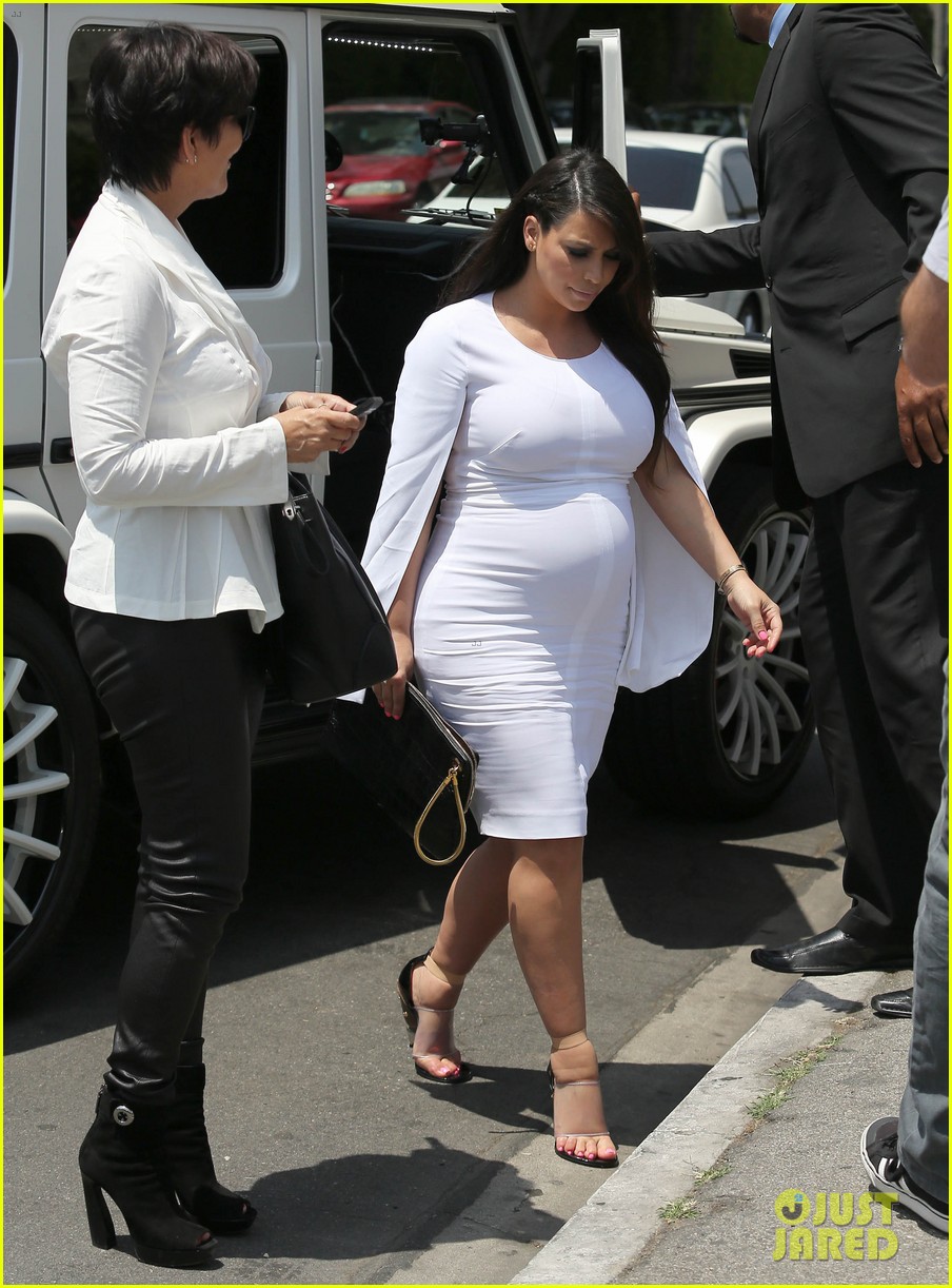 pregnant kim kardashian thanks cheryl cole for support 05