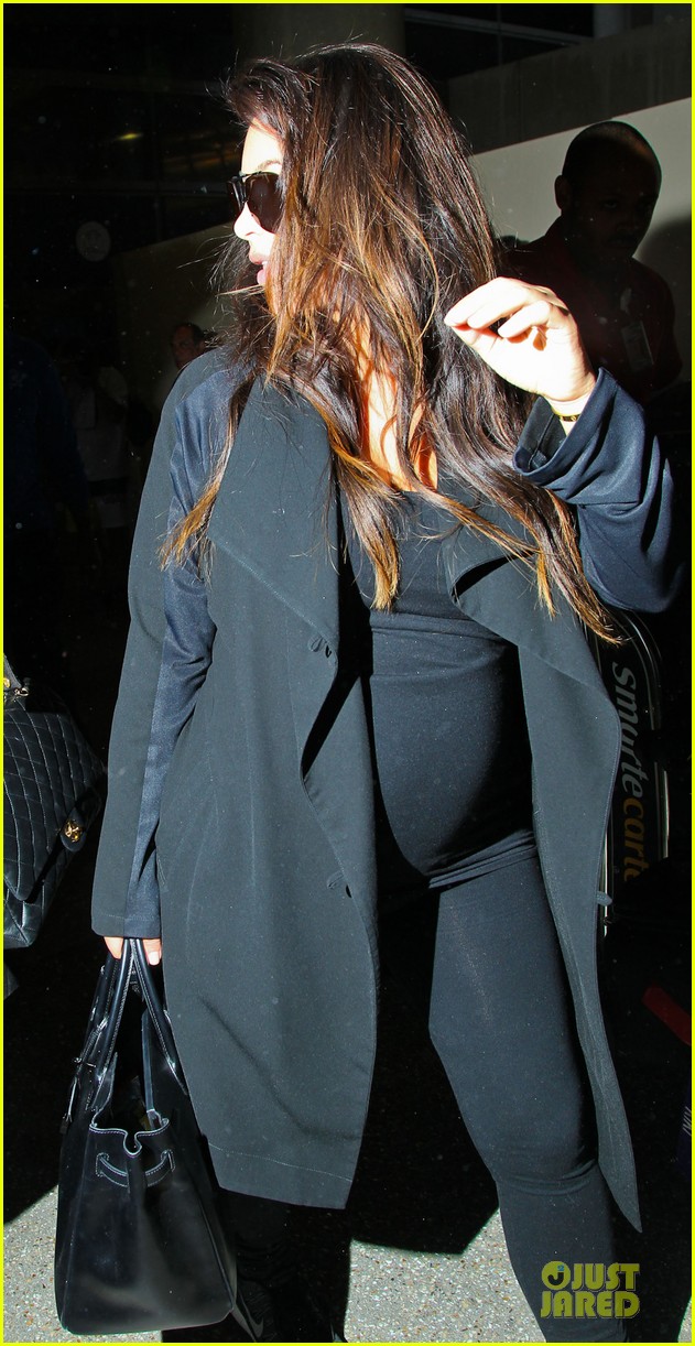 kim kardashian pregnancy weight is defended by sister khloe 052877065