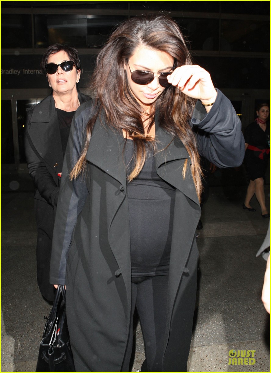 kim kardashian pregnancy weight is defended by sister khloe 122877072