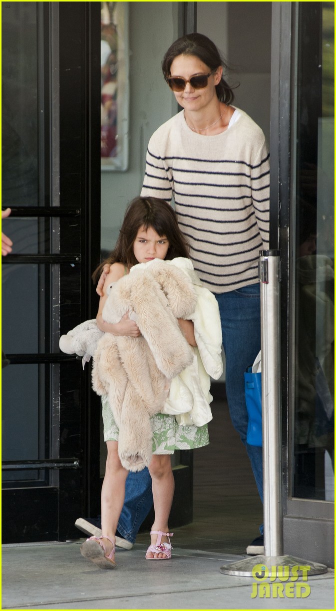 katie holmes and suri return from florida 032879169