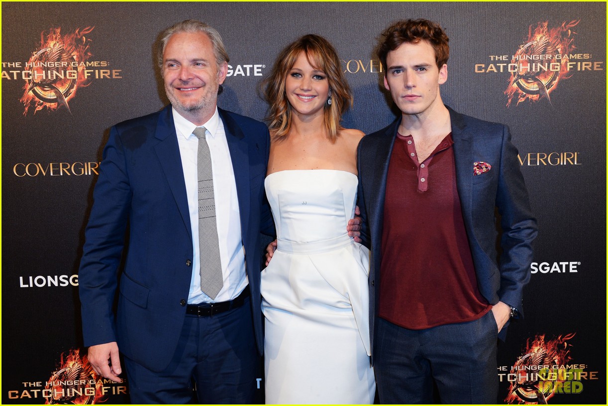 jennifer lawrence liam hemsworth catching fire cannes party 13