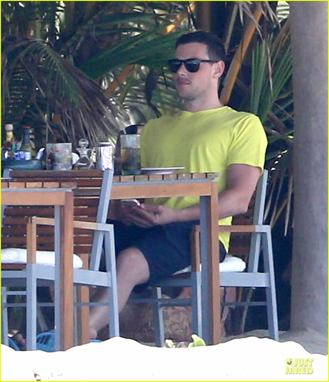 lea michele cory monteith beach lunch in mexico 11