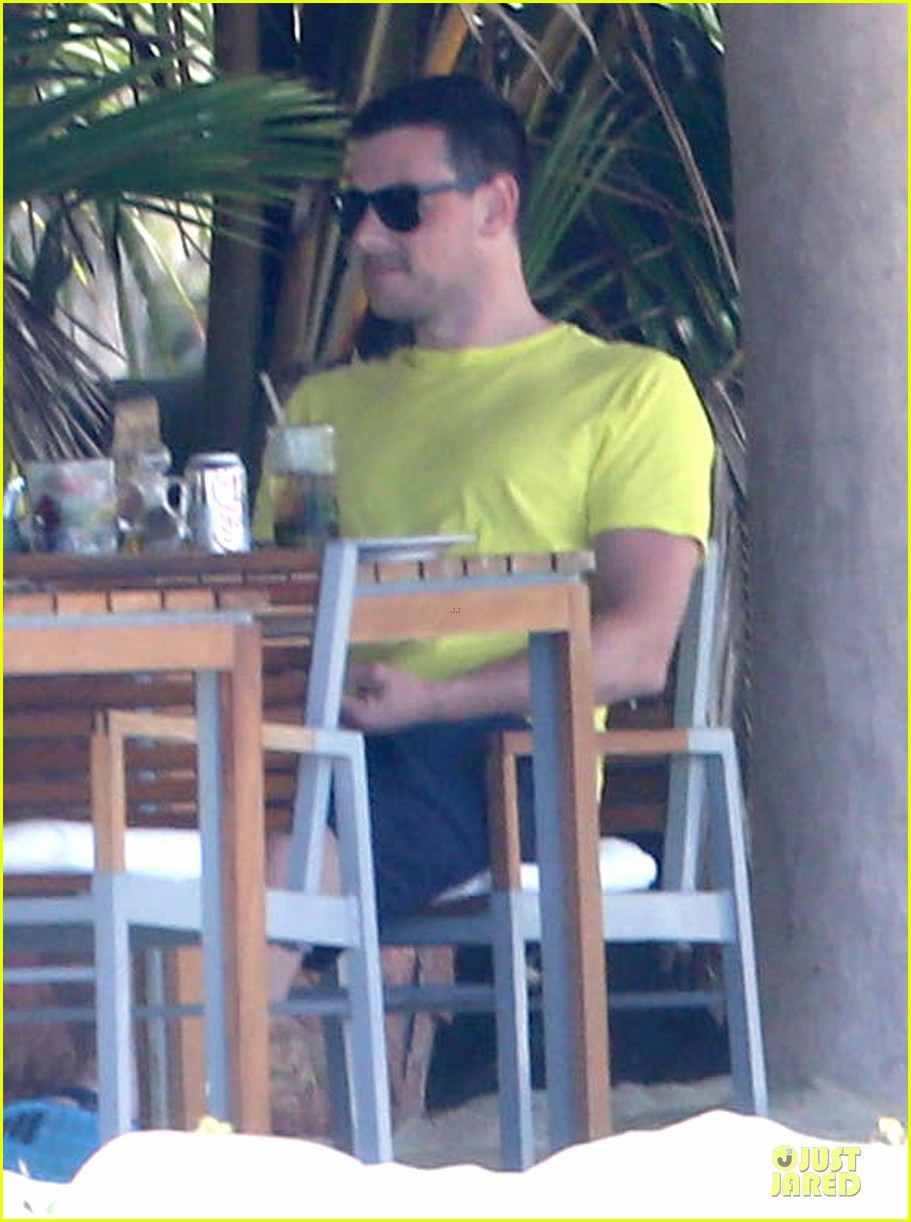lea michele cory monteith beach lunch in mexico 12
