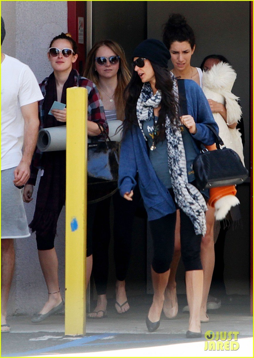 demi moore rumer willis leave yoga class together 012871002