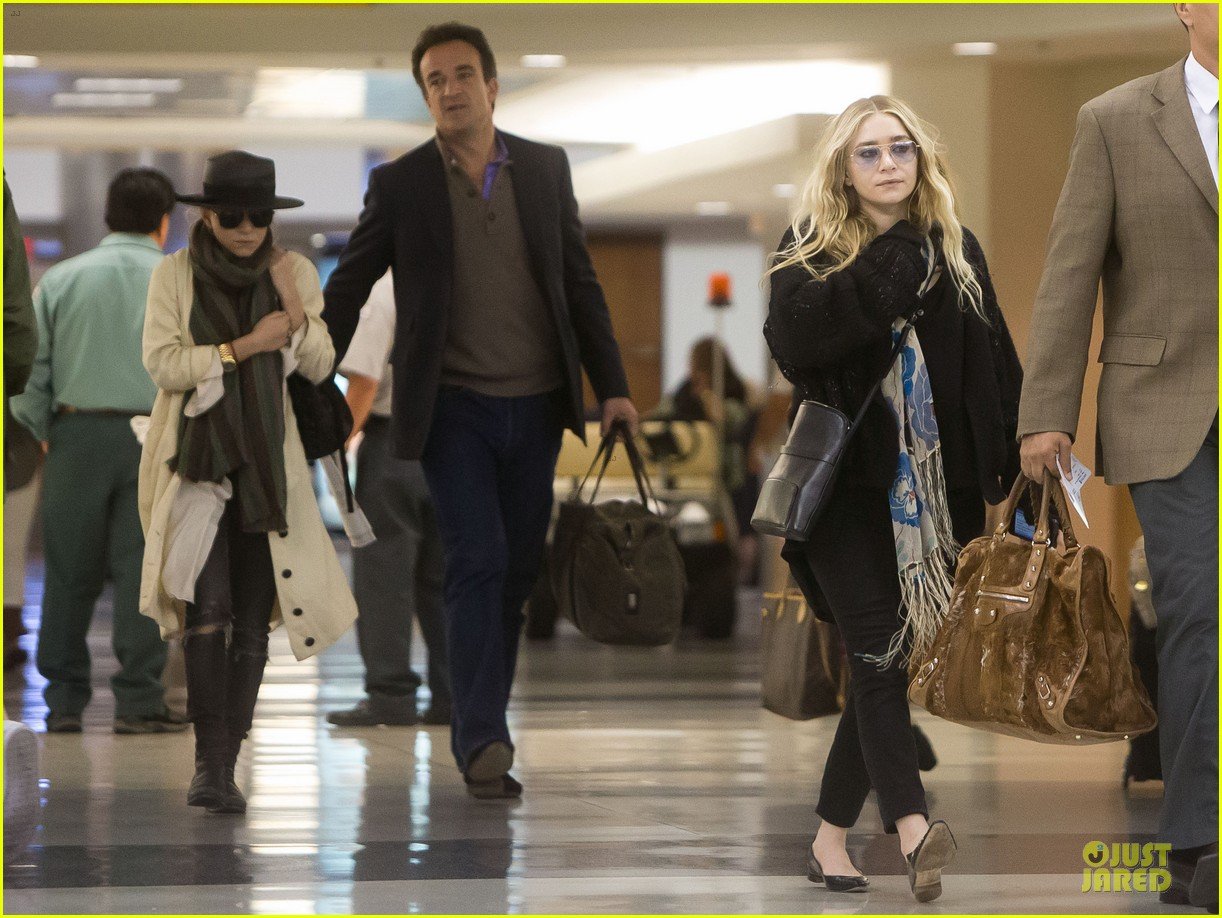 elizabeth mary kate olsen separate outings with boyfriends 042861458