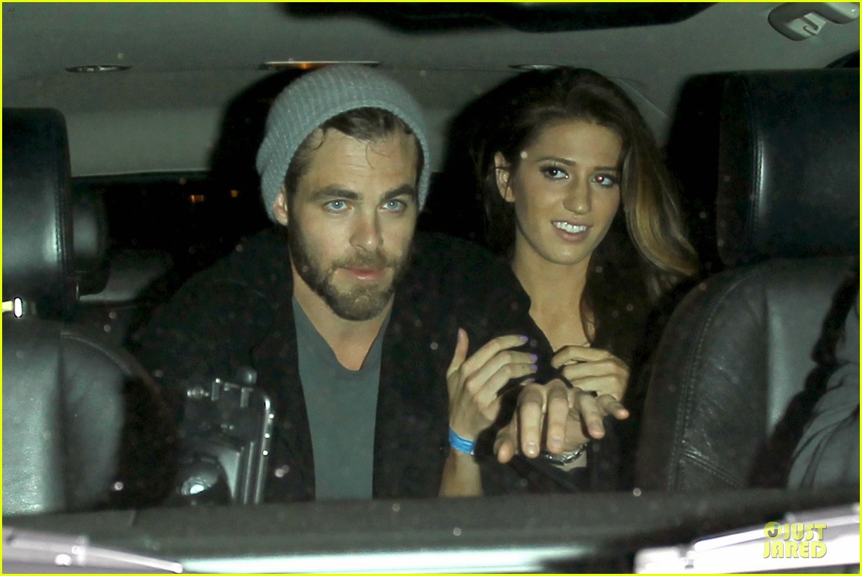 chris pine hold hands with mystery gal at bootsy bellows 152877877