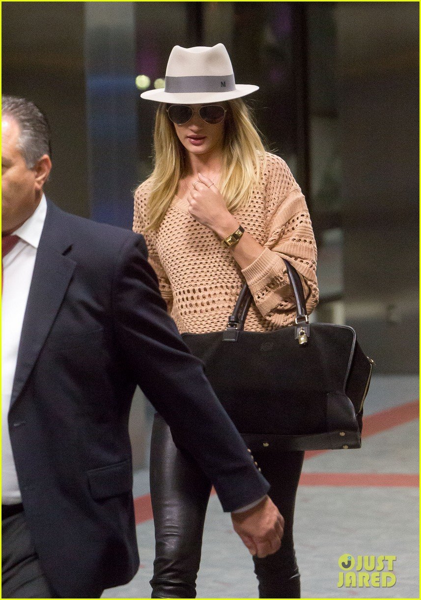 rosie huntington whiteley lax after great photoshoot 04