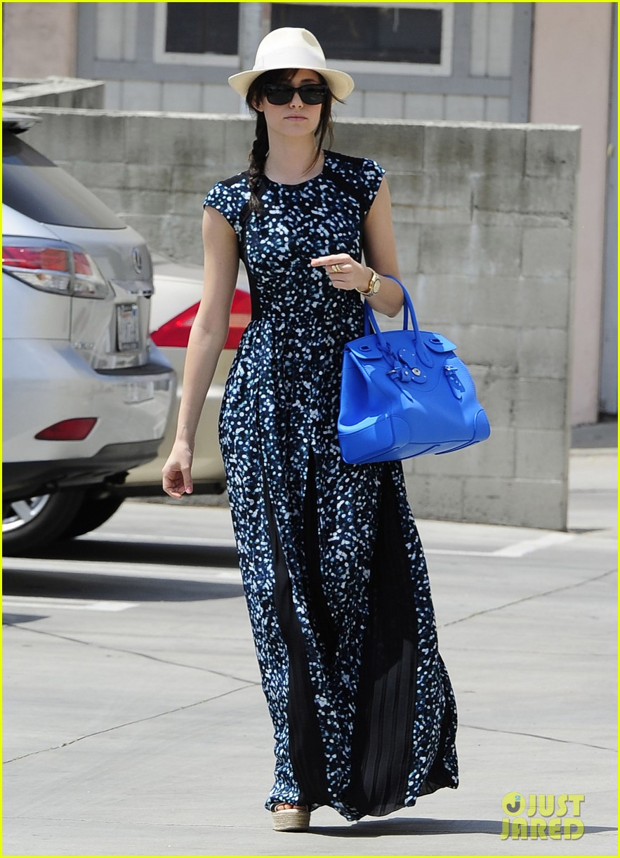 emmy rossum shows off curly hair after salon appointment 092876713