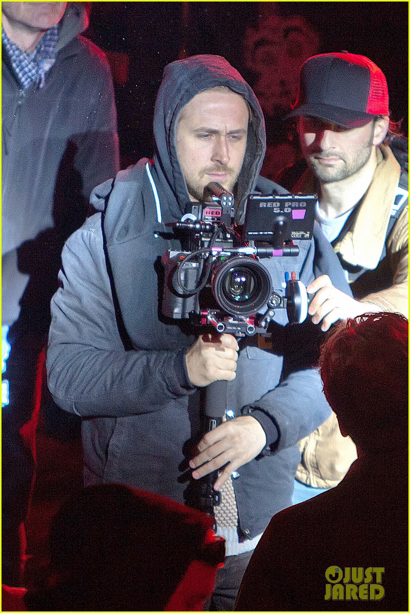 ryan gosling goes behind the camera on how to catch a monster set 012878603