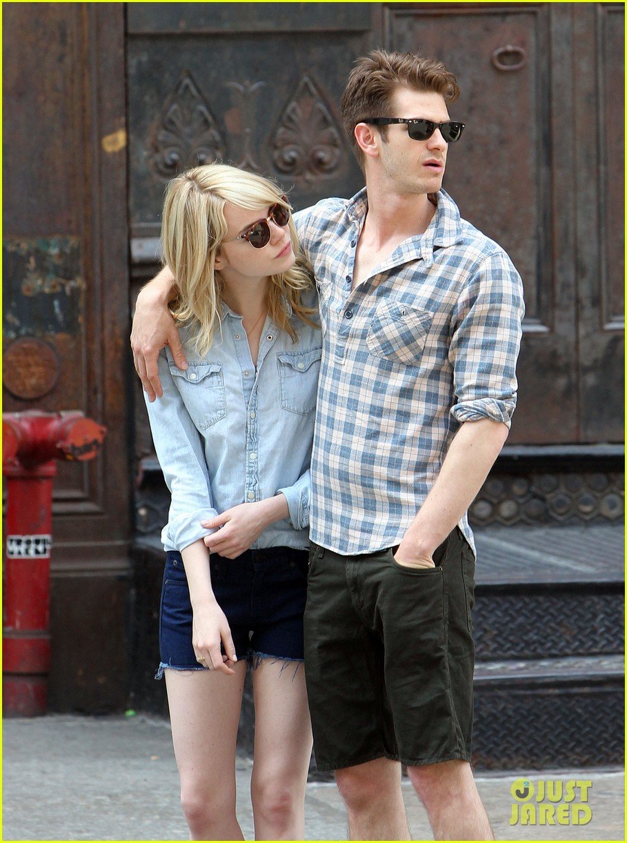 emma stone andrew garfield cuddle up in nyc 06