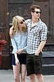 emma stone andrew garfield cuddle up in nyc 06
