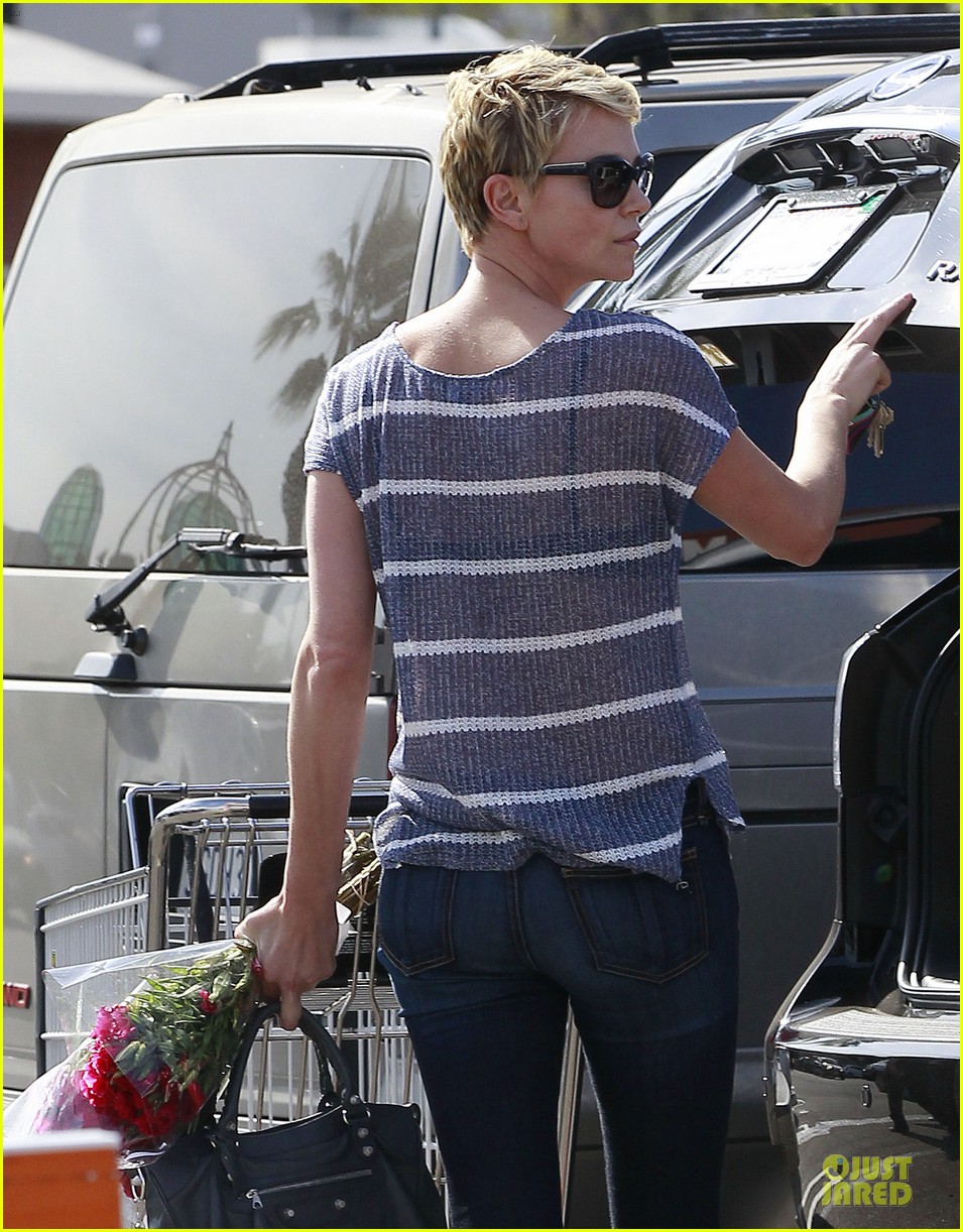 charlize theron flowers shopping at whole foods 202863229