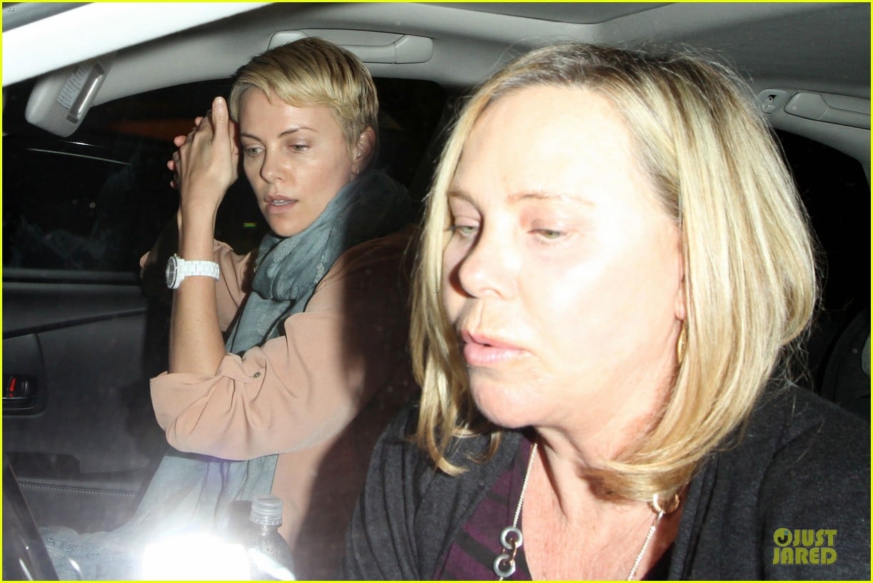 charlize theron the great gatsby showing with mom gerda 042870277