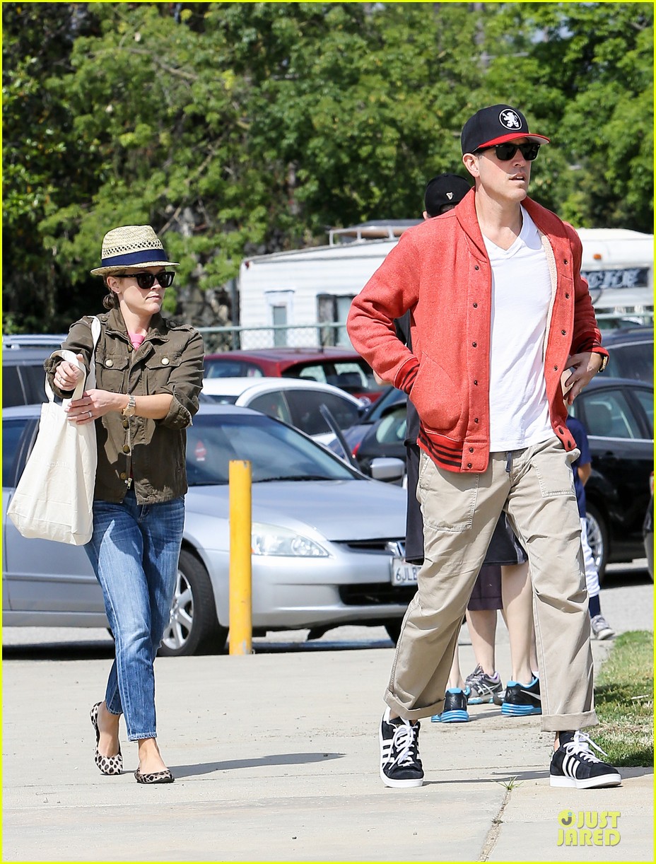 reese witherspoon ryan phillippe bring their significant others to deacon football game 102872932