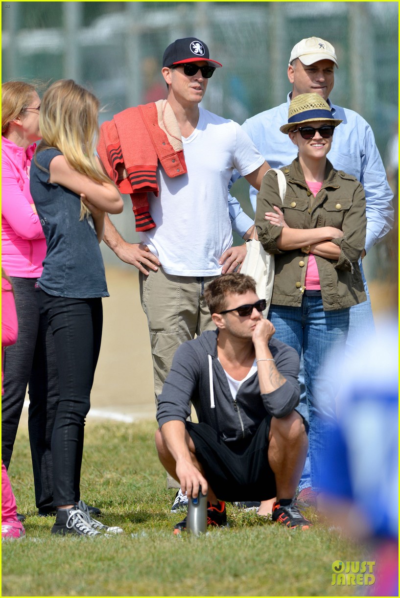 reese witherspoon ryan phillippe bring their significant others to deacon football game 20
