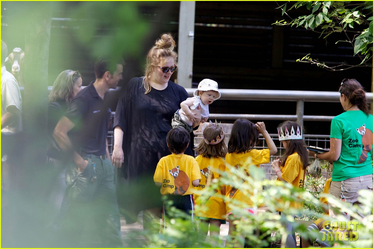 adele debuts baby angelo in new york citys central park 012899551