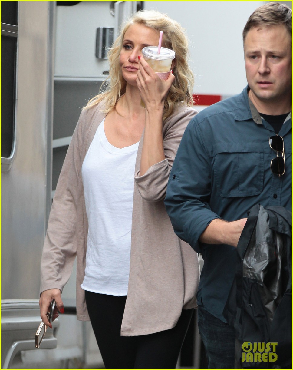 Jennifer Aniston & Kate Bosworth Lake Bell's Wedding Guests! Photo(02)