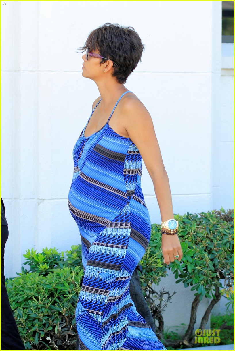 halle berry growing baby bump at hd buttercup 042900104