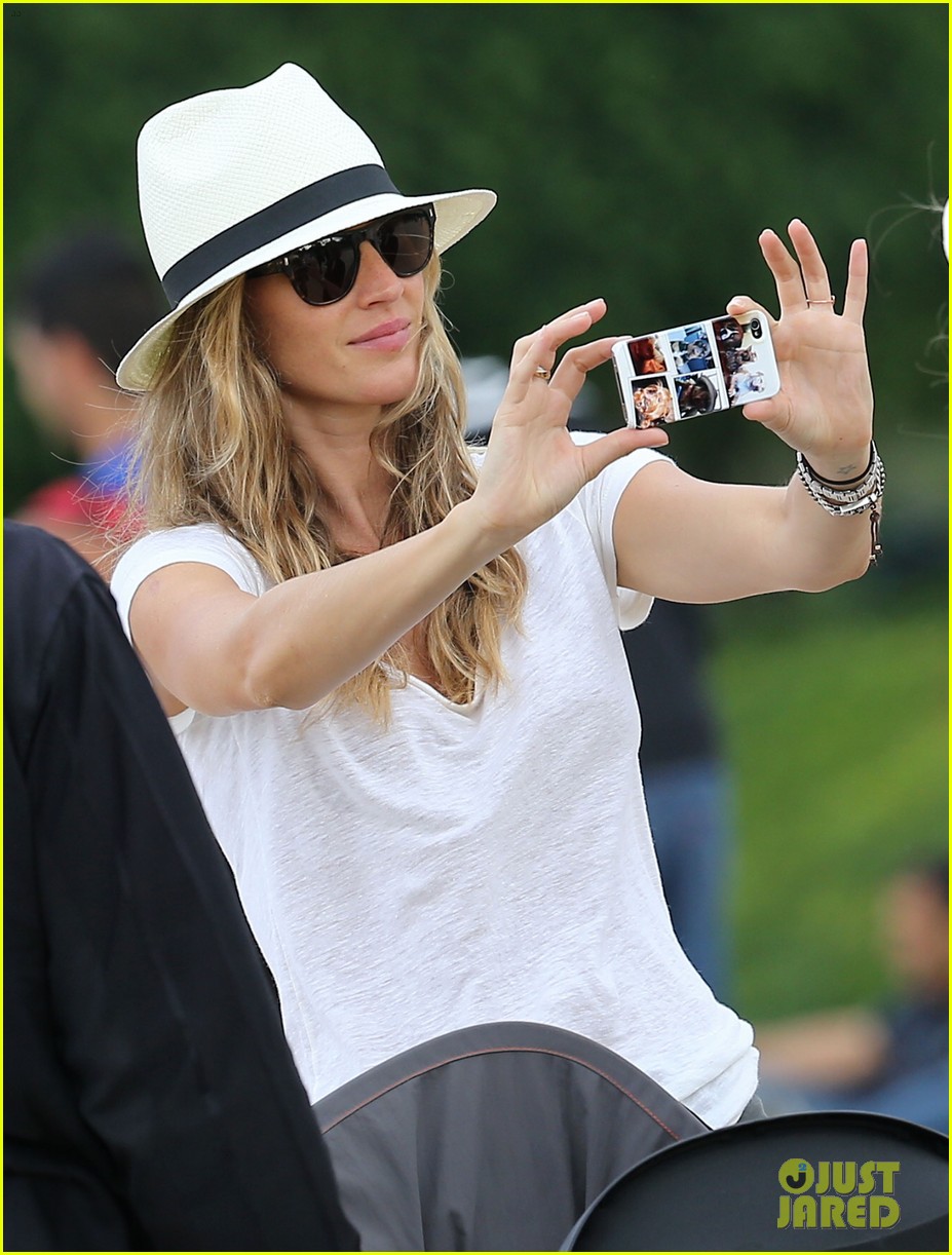 gisele bundchen visits the louvre with vivian after yoga day 022895252