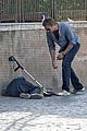gerard butler gives money to homeless man in rome 03