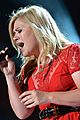 kelly clarkson tie it up at cma fest video 02