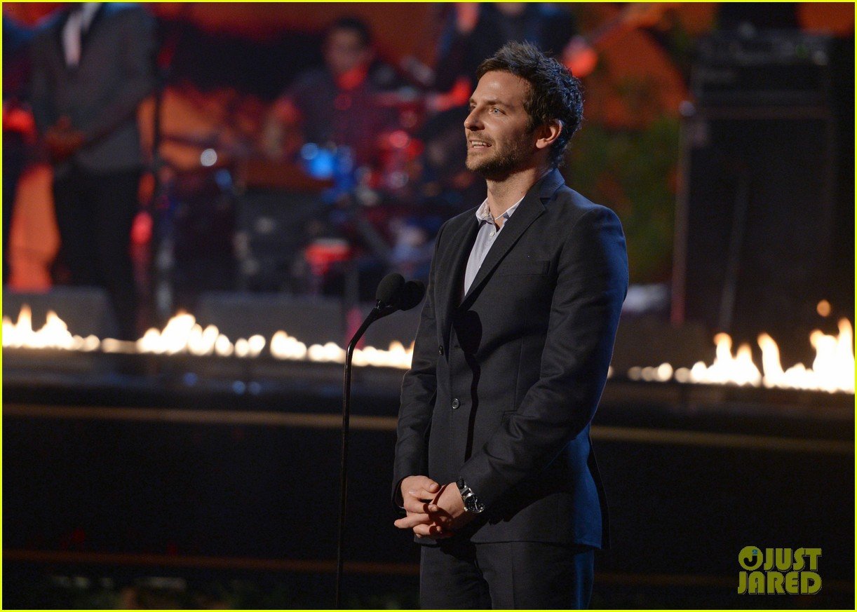 Bradley Cooper Brings Suki Waterhouse to Guys Choice Awards Photo