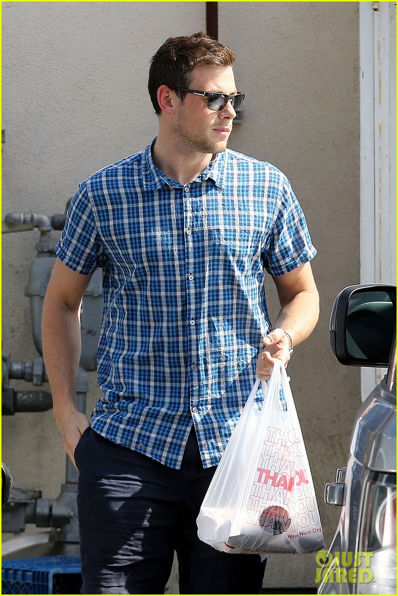 cory monteith grabs takeout in weho 02