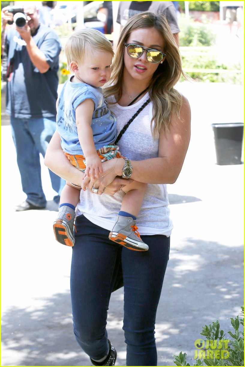 hilary duff fathers day weekend mike comrie baby luca 032892670