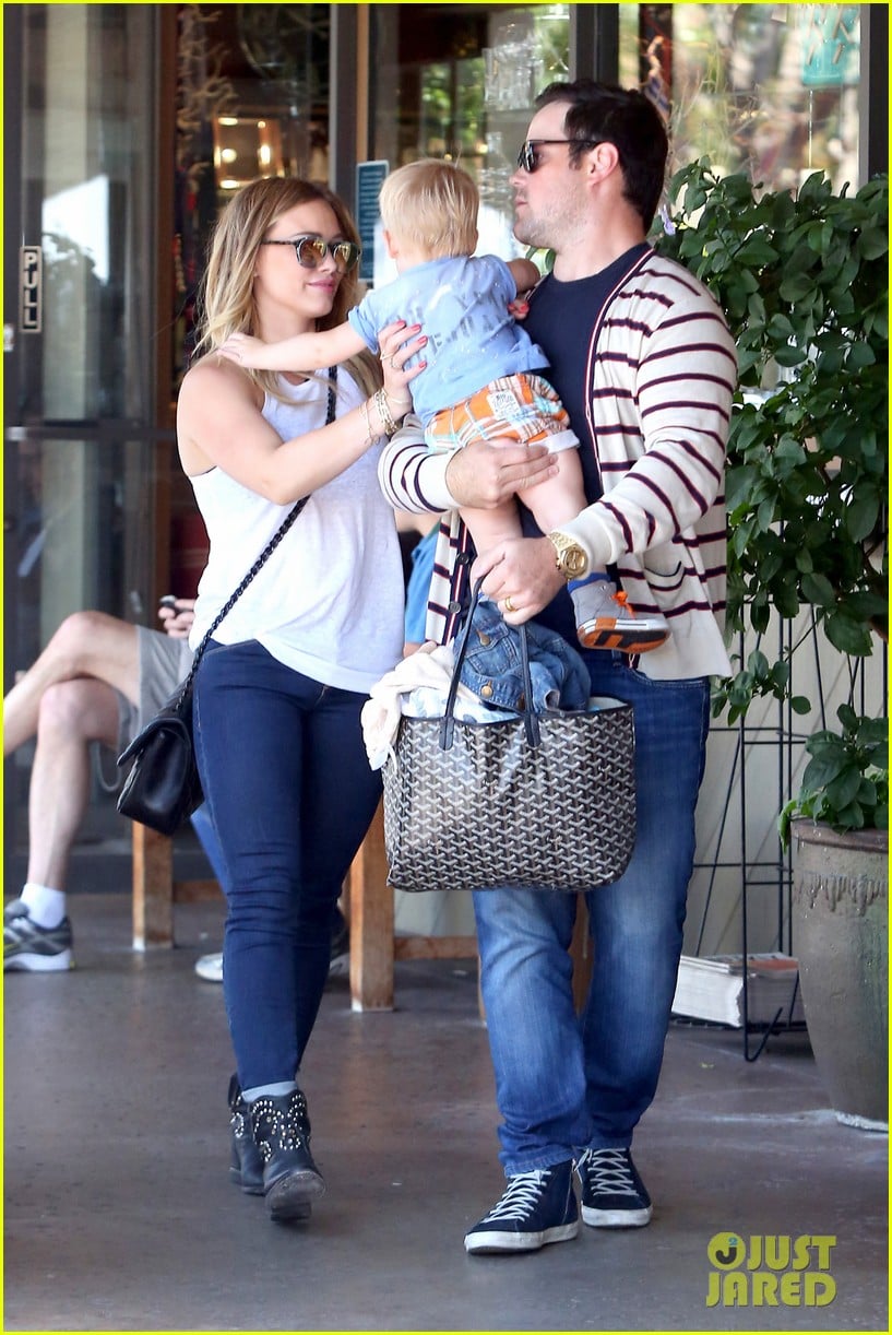 Hilary Duff and son Luca attend Broadway event in NYC: Photos - ABC News, image size:817x1222