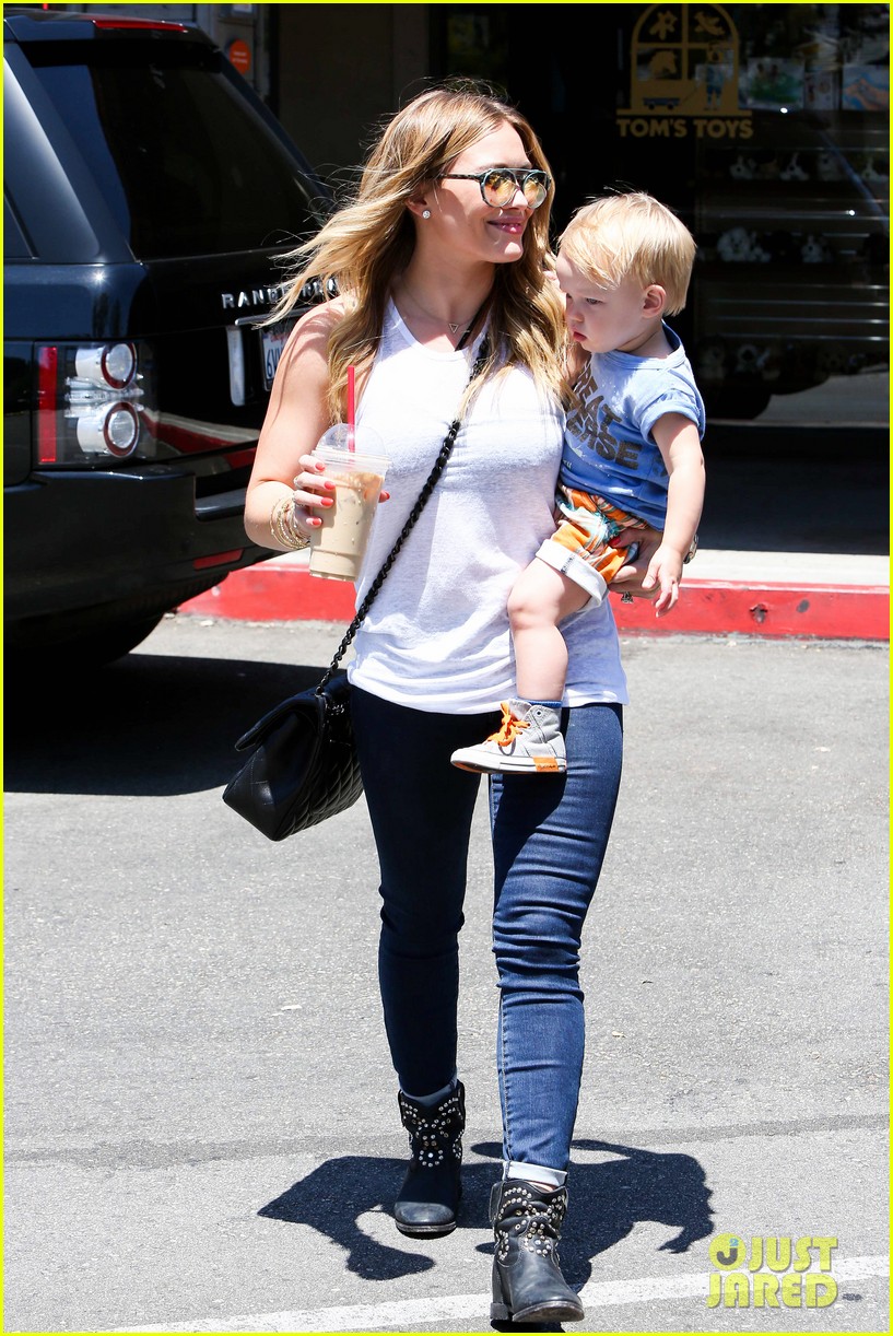 hilary duff fathers day weekend mike comrie baby luca 292892696