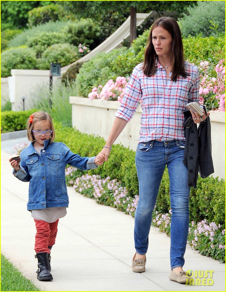 Jennifer Garner 'Dallas Buyers Club' Hits Theaters December 6 Photo